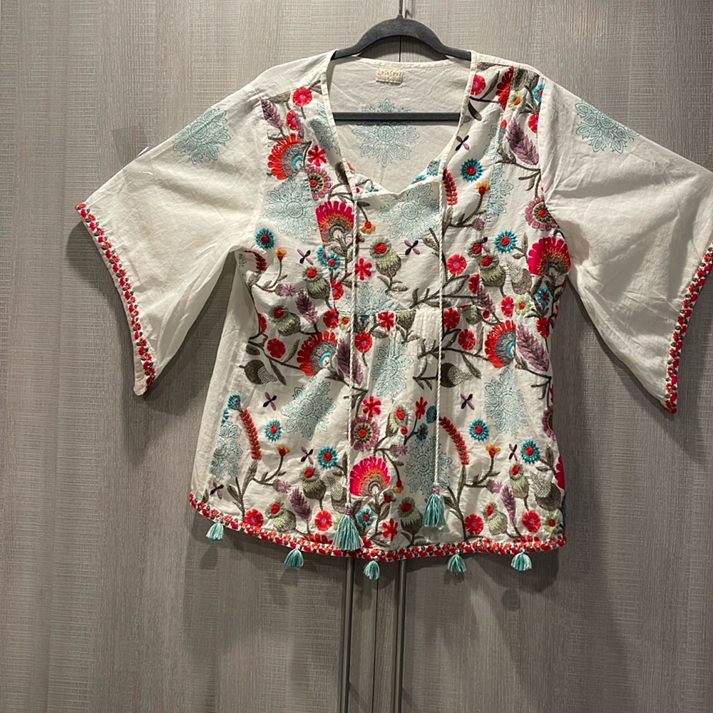 Lula Soul embroidered blouse. Size Large.